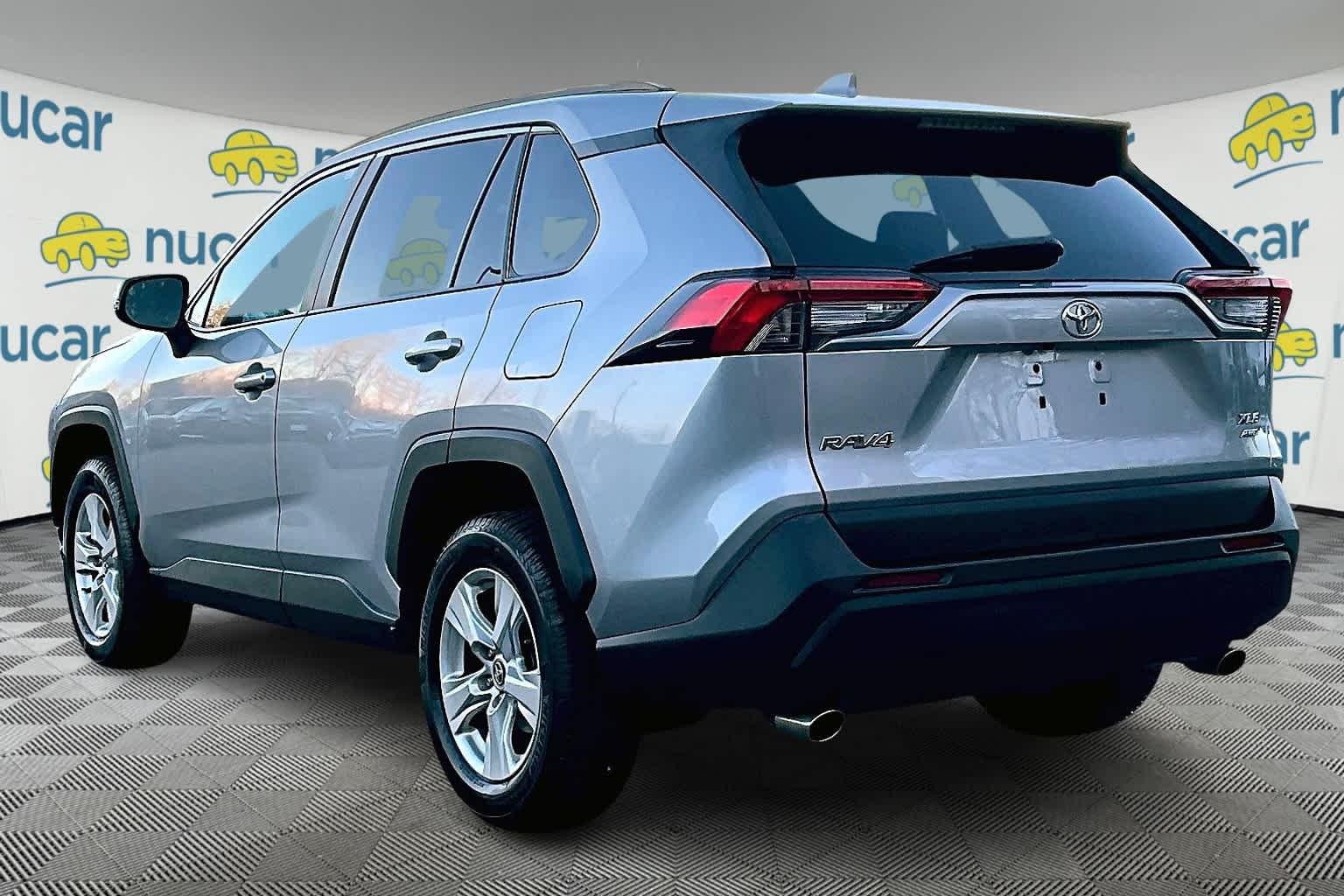 2020 Toyota RAV4 XLE - Photo 4