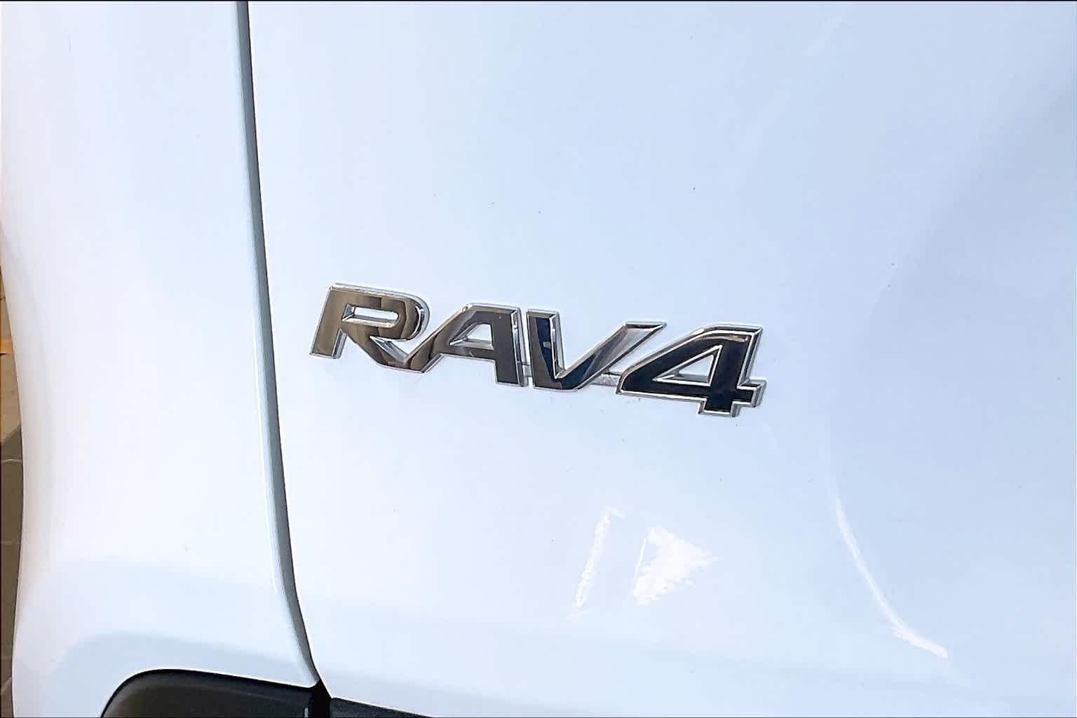 2023 Toyota RAV4 XLE - Photo 28