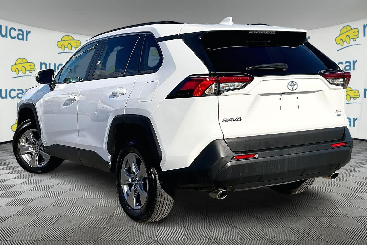 2023 Toyota RAV4 XLE - Photo 4