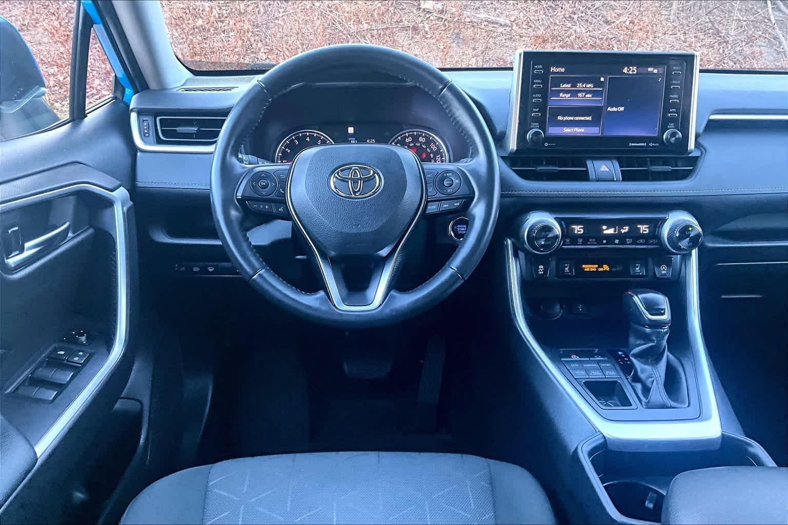 2021 Toyota RAV4 XLE - Photo 17