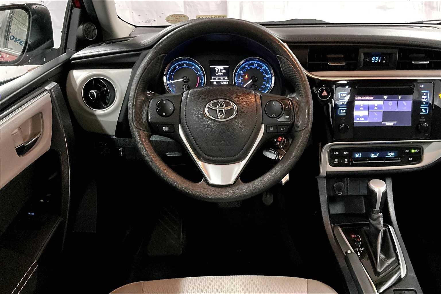 2017 Toyota Corolla LE - Photo 17