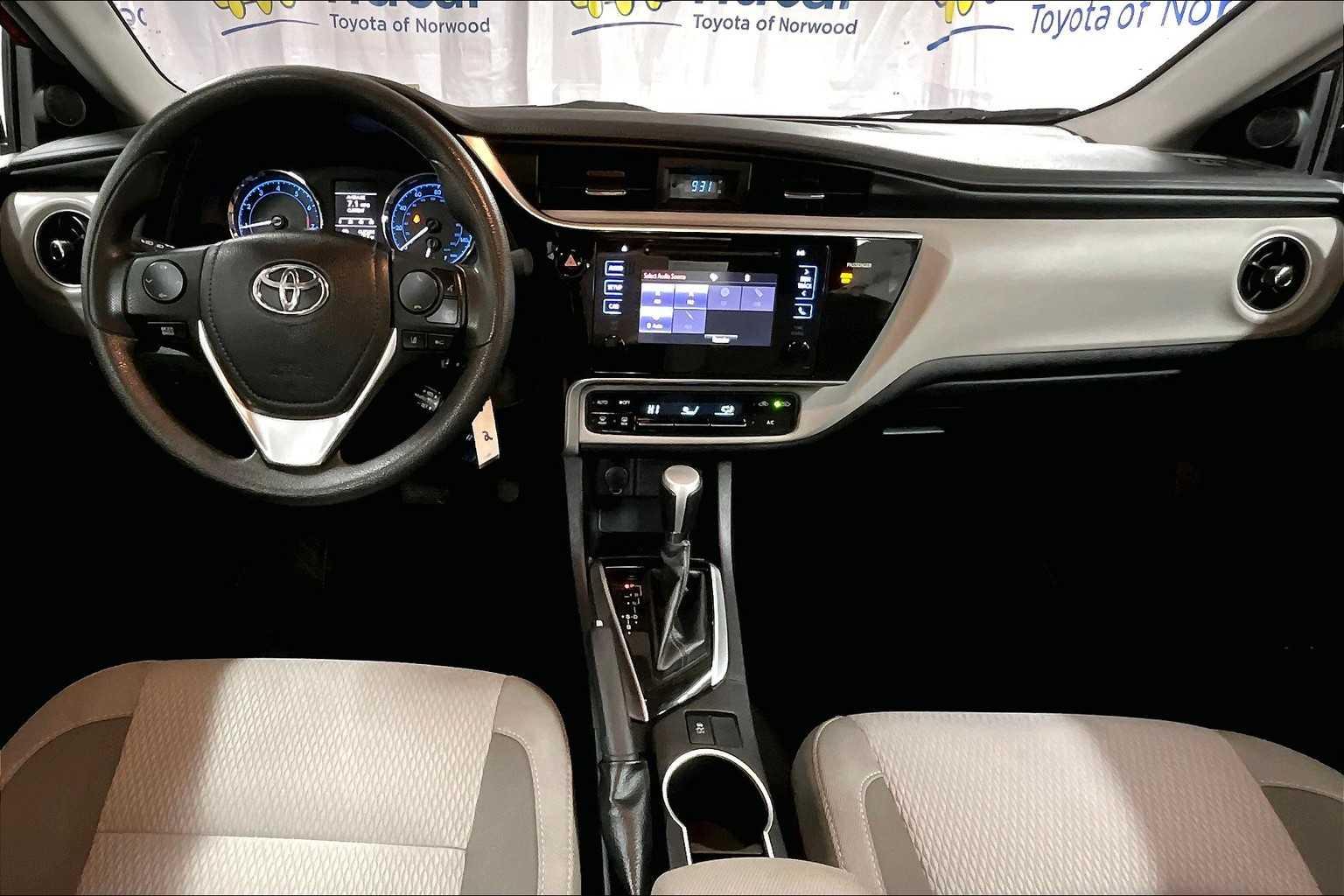 2017 Toyota Corolla LE - Photo 21