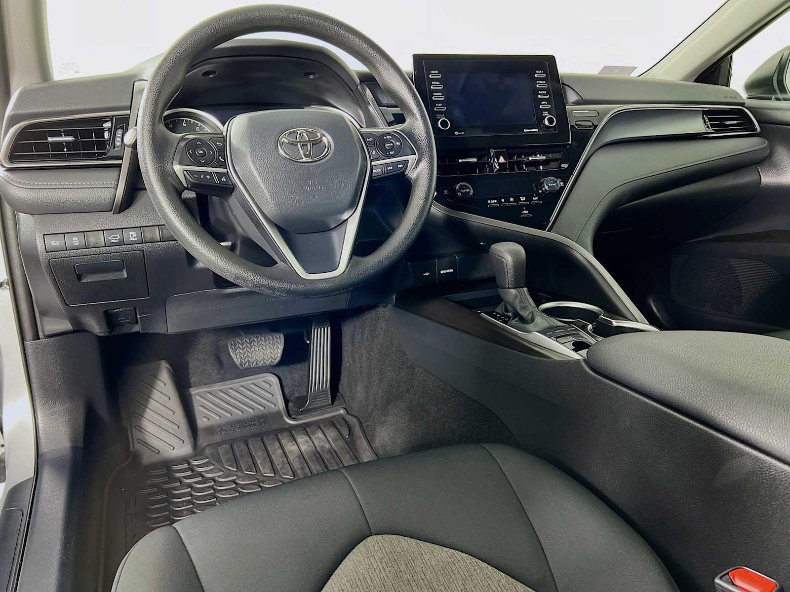 2022 Toyota Camry LE - Photo 9