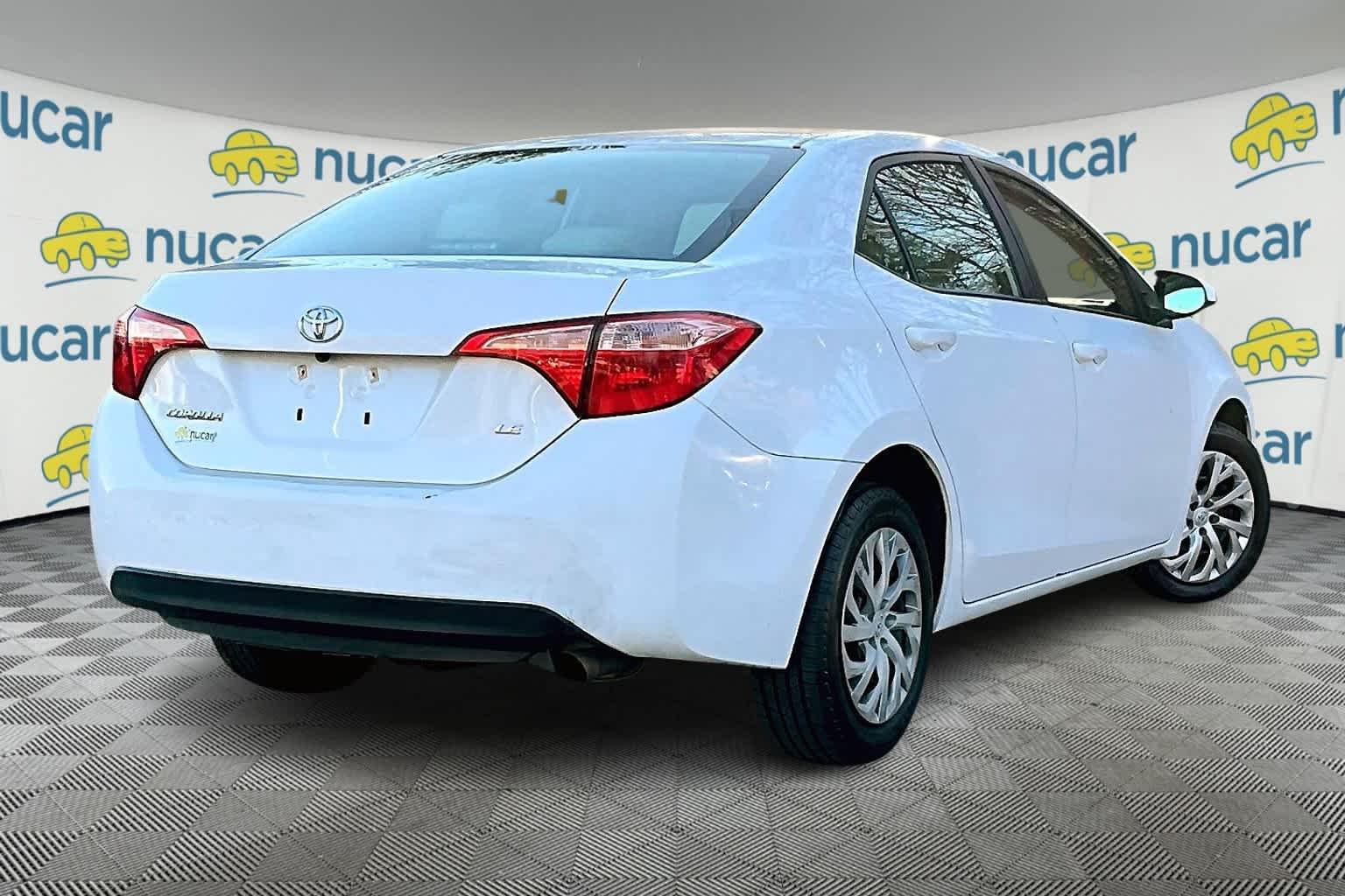 2017 Toyota Corolla LE - Photo 6