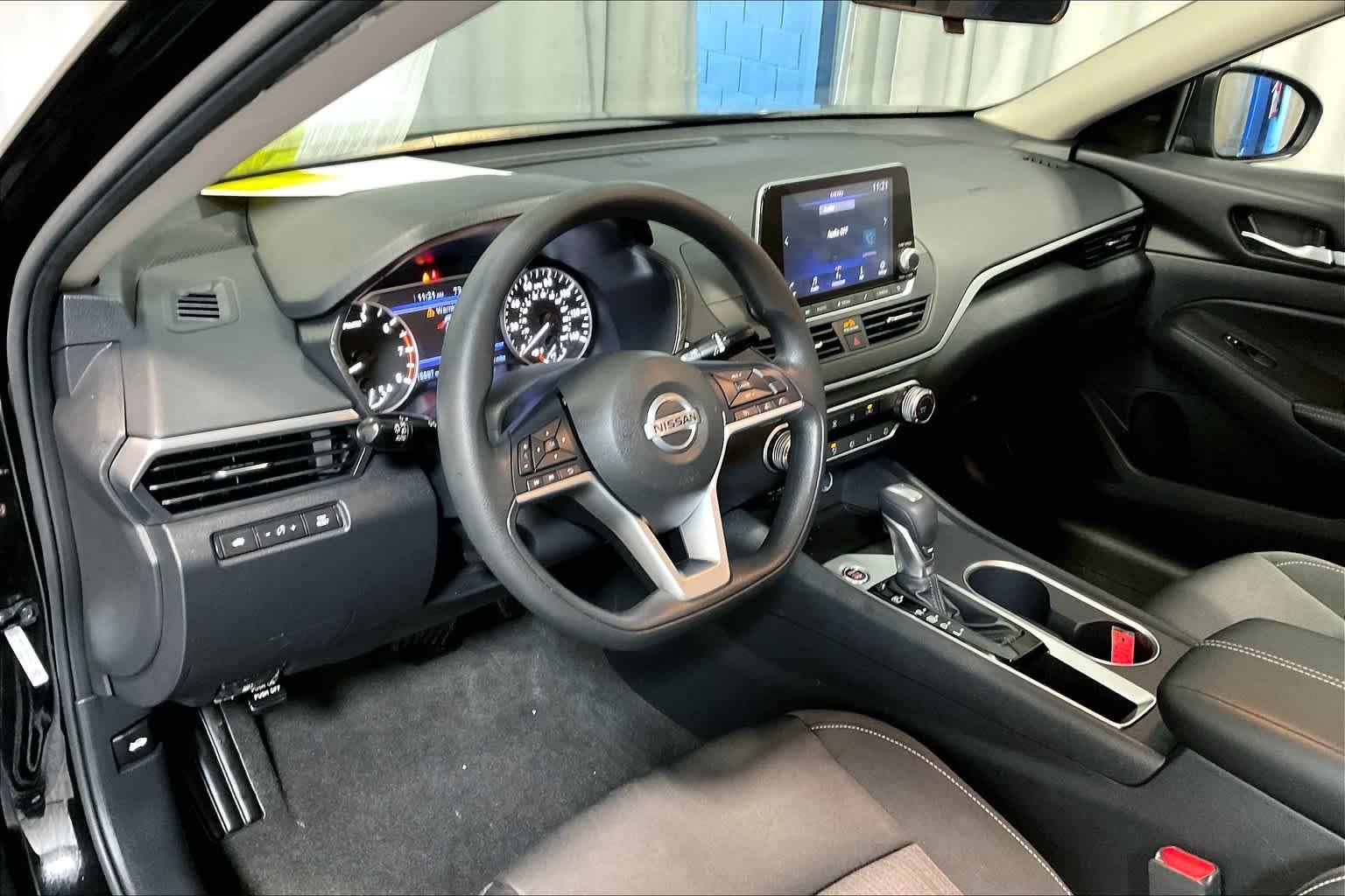 2022 Nissan Altima 2.5 SV - Photo 8