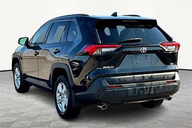 2021 Toyota RAV4 XLE - Photo 4