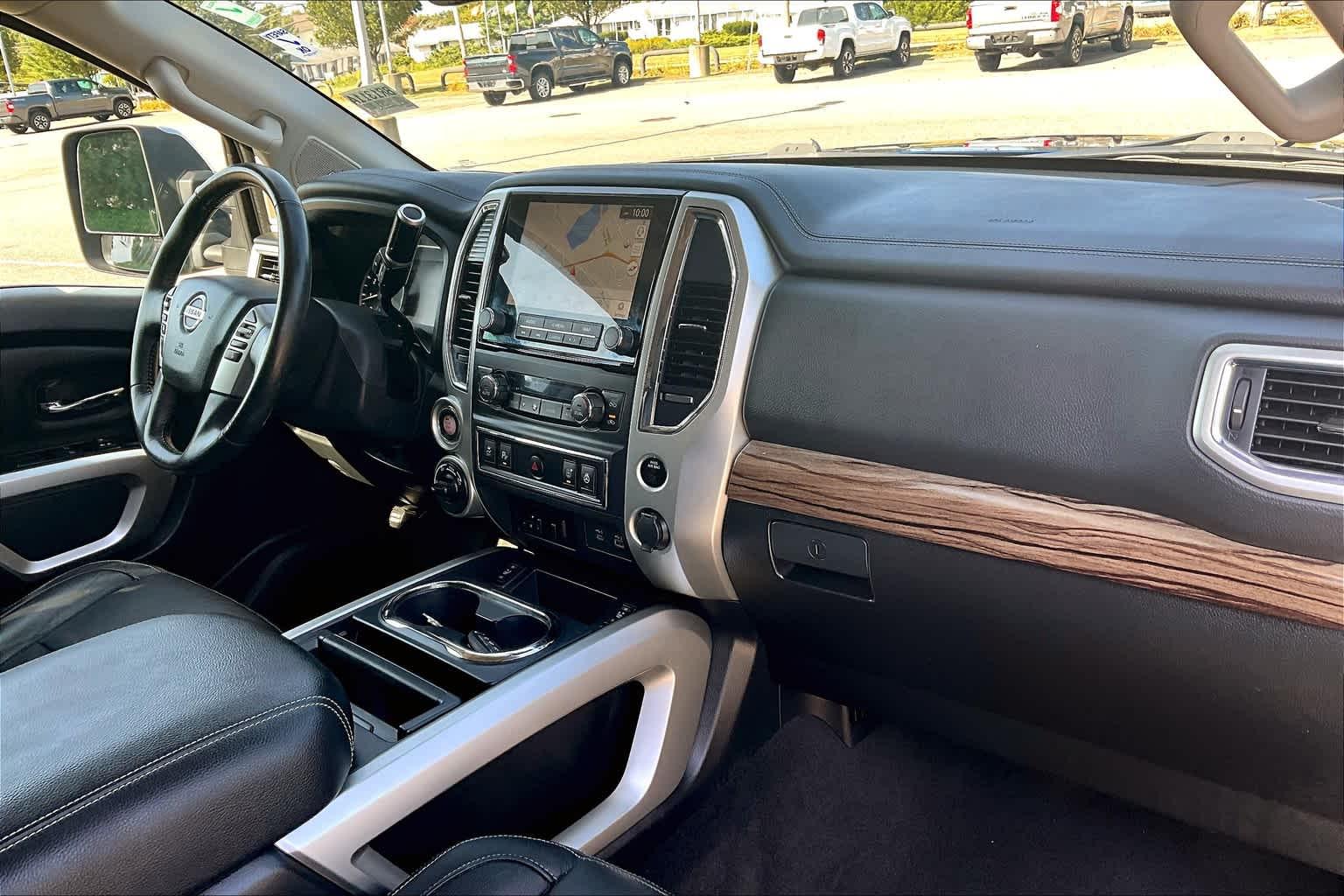 2021 Nissan Titan SL 4x4 Crew Cab - Photo 14