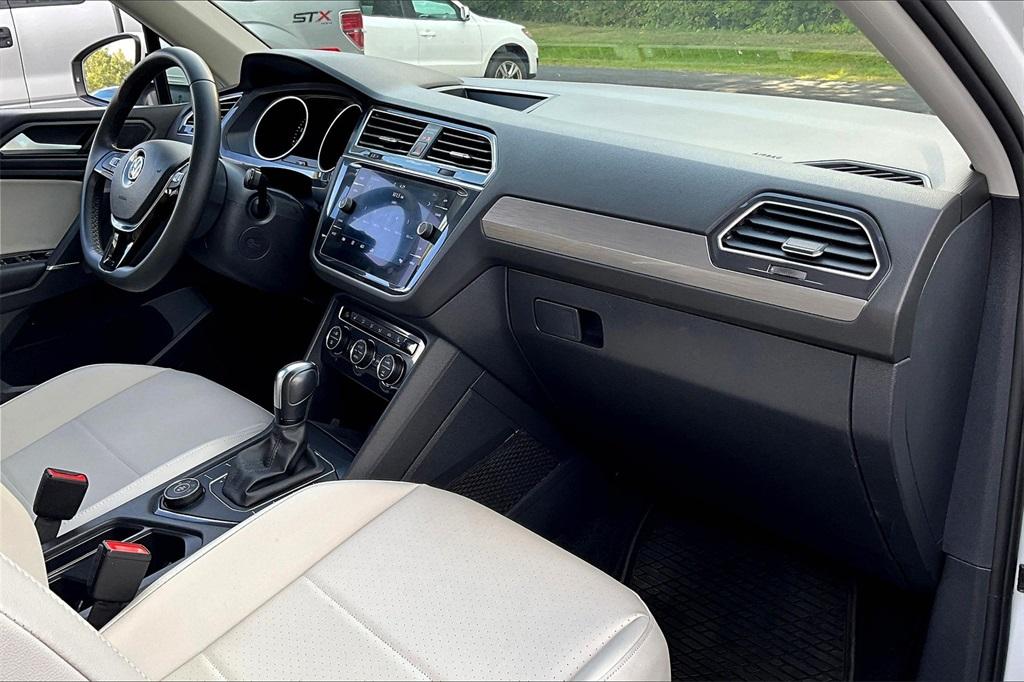 2020 Volkswagen Tiguan 2.0T SEL - Photo 14