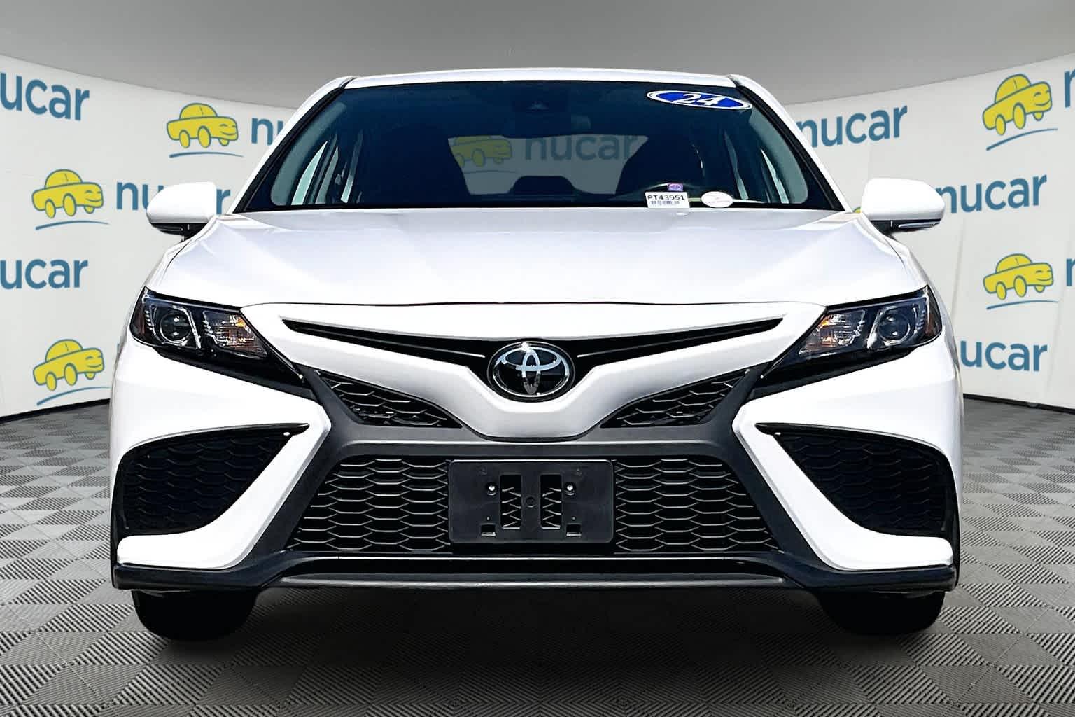 2024 Toyota Camry SE - Photo 2