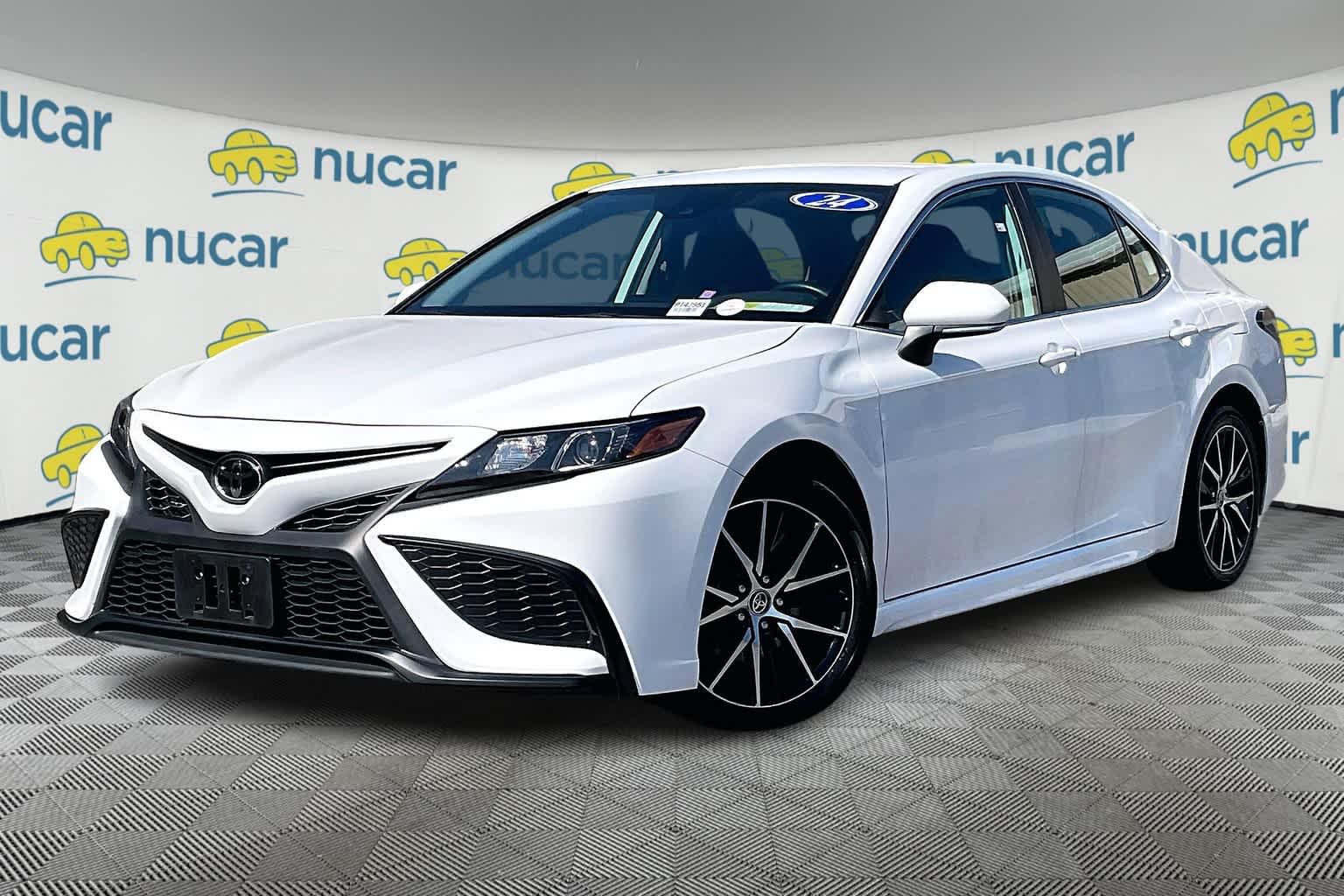 2024 Toyota Camry SE - Photo 3