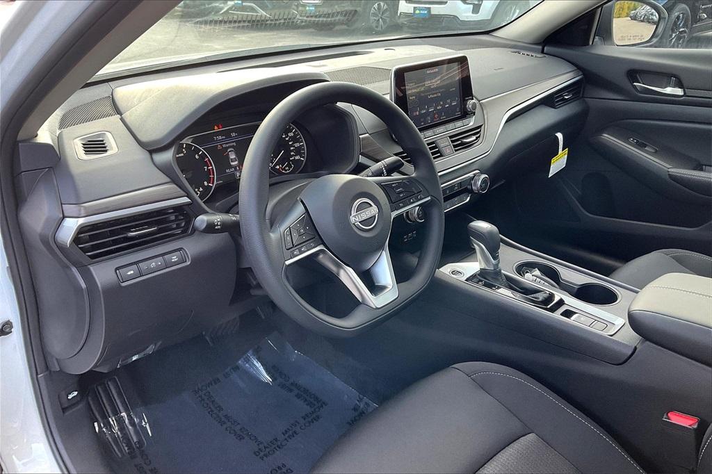 2025 Nissan Altima 2.5 SV - Photo 8