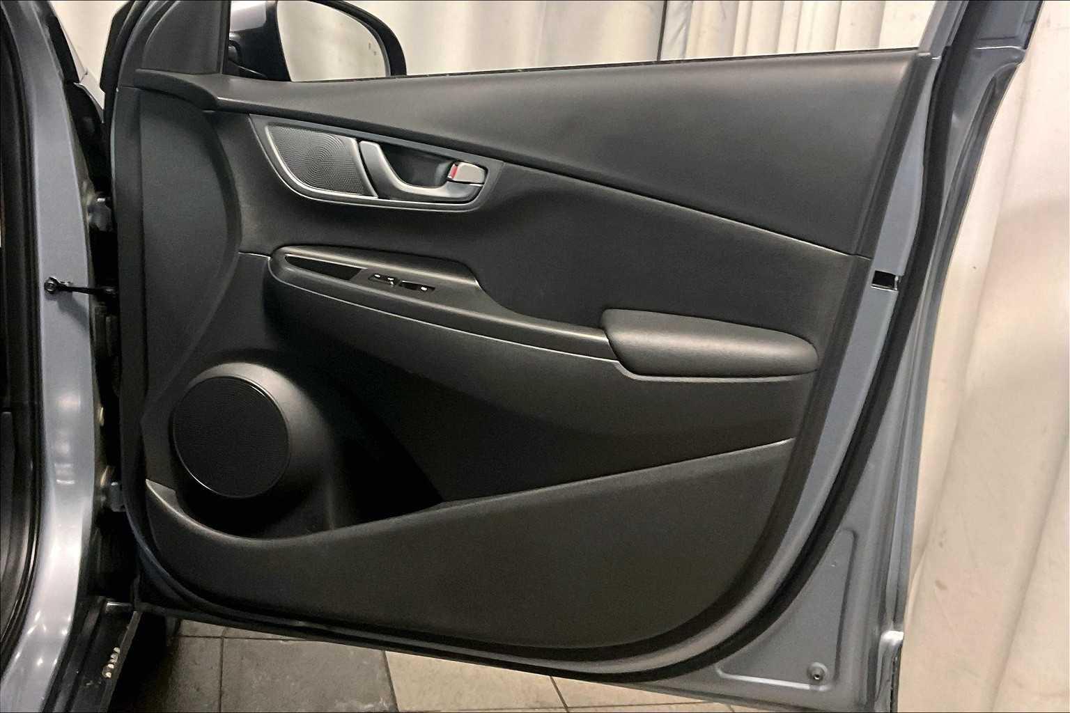 2021 Hyundai Kona Electric Limited - Photo 12