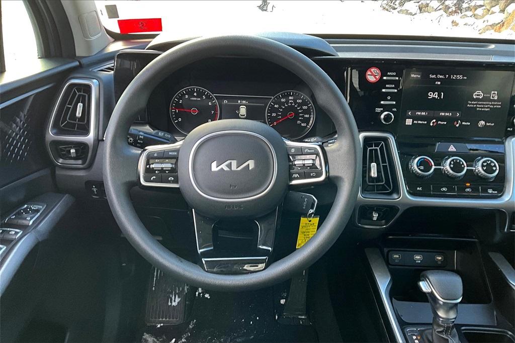 2023 Kia Sorento LX - Photo 18