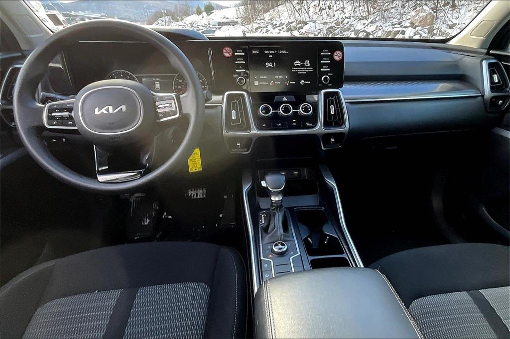 2023 Kia Sorento LX - Photo 22