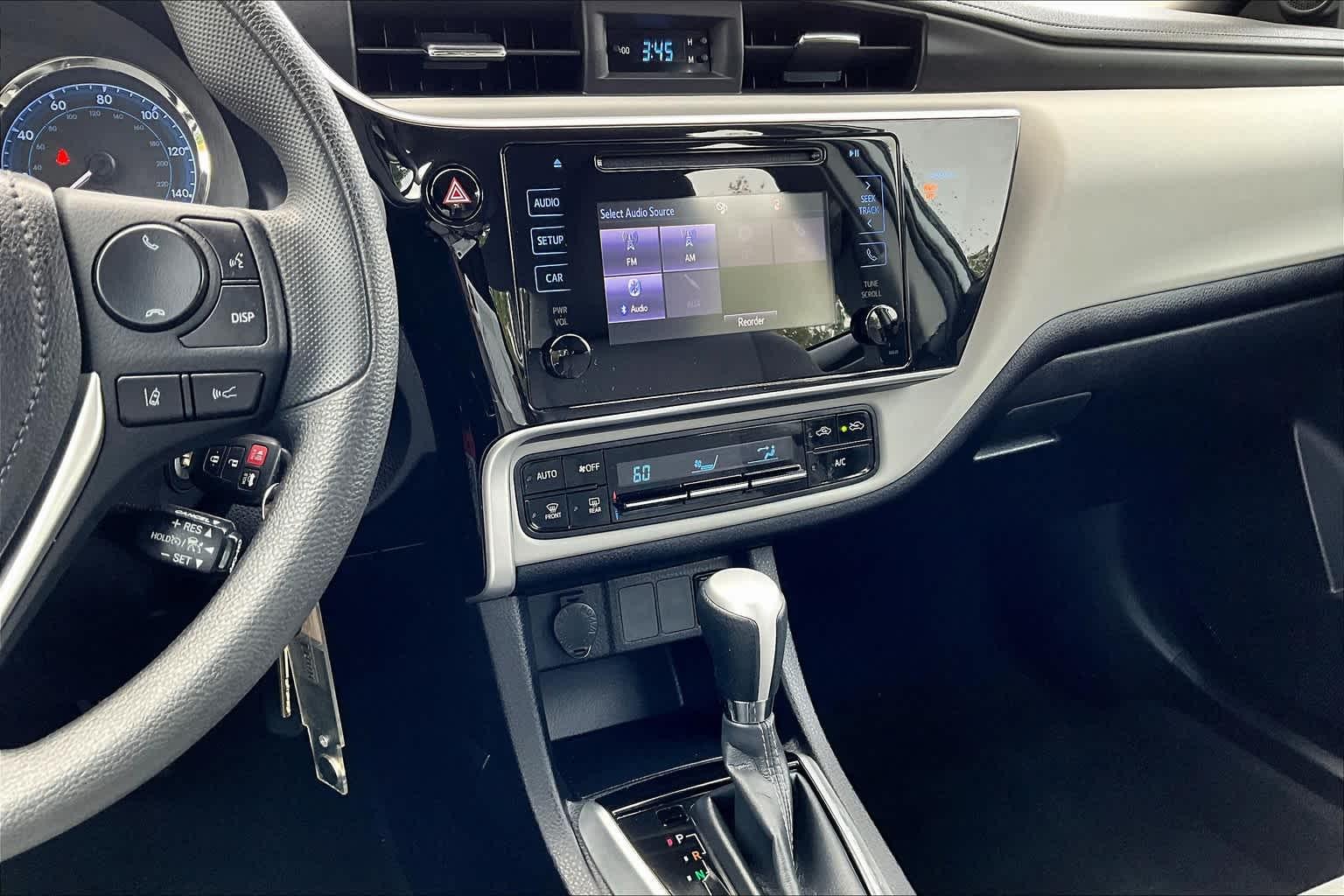 2019 Toyota Corolla LE - Photo 18