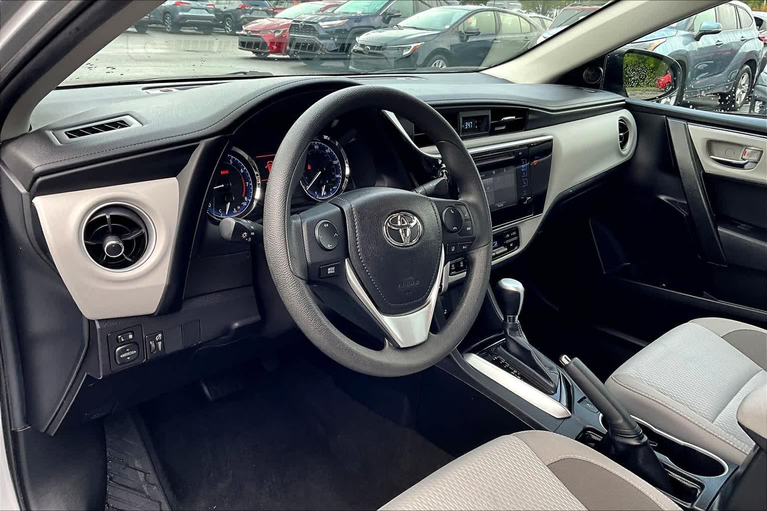 2019 Toyota Corolla LE - Photo 8