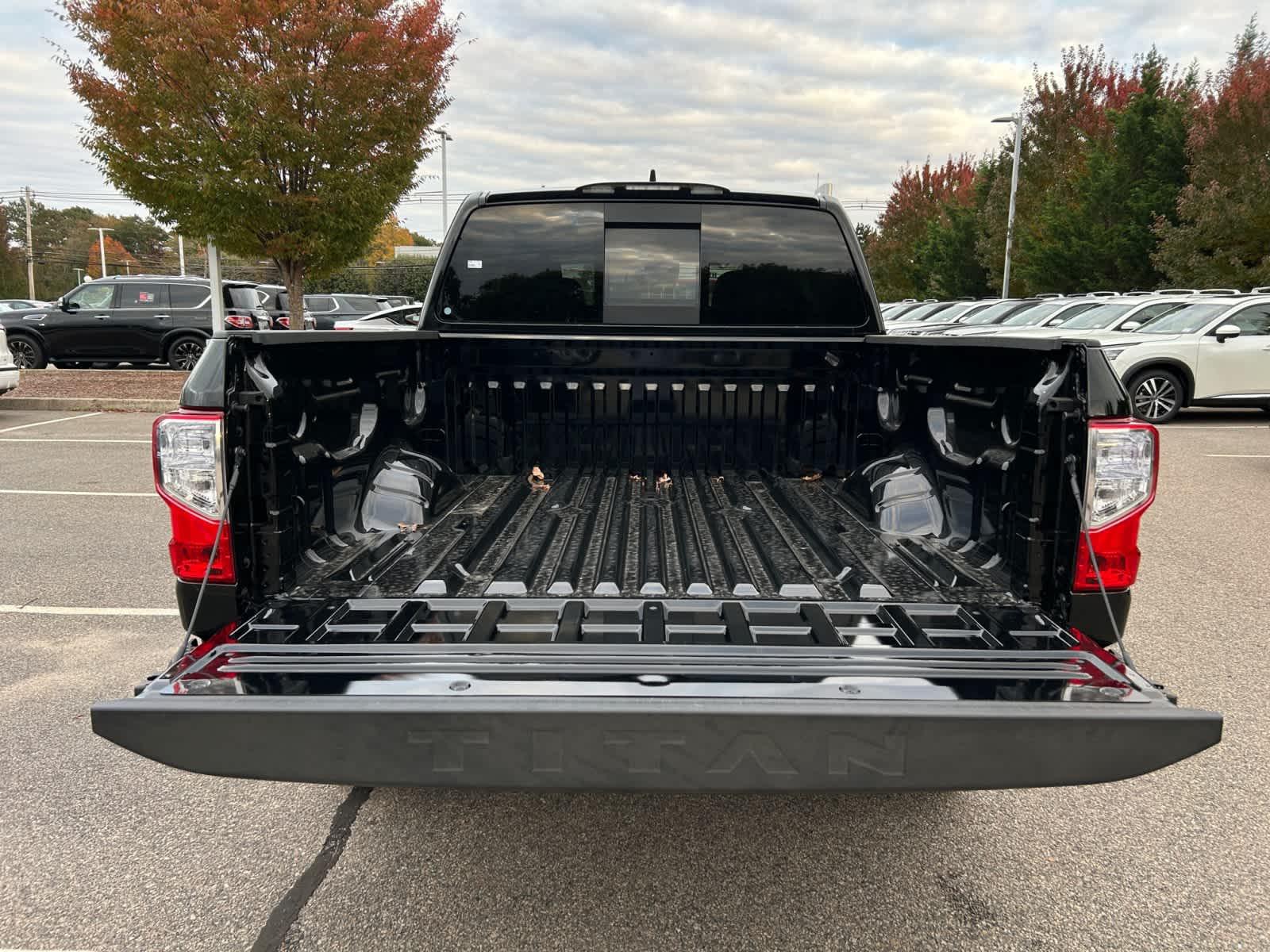 2024 Nissan Titan SV 4x4 Crew Cab - Photo 16