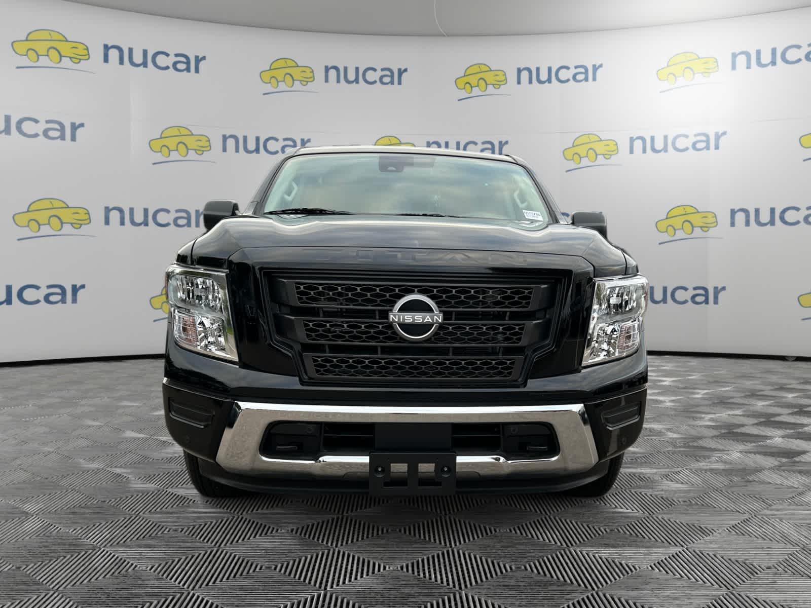 2024 Nissan Titan SV 4x4 Crew Cab - Photo 2