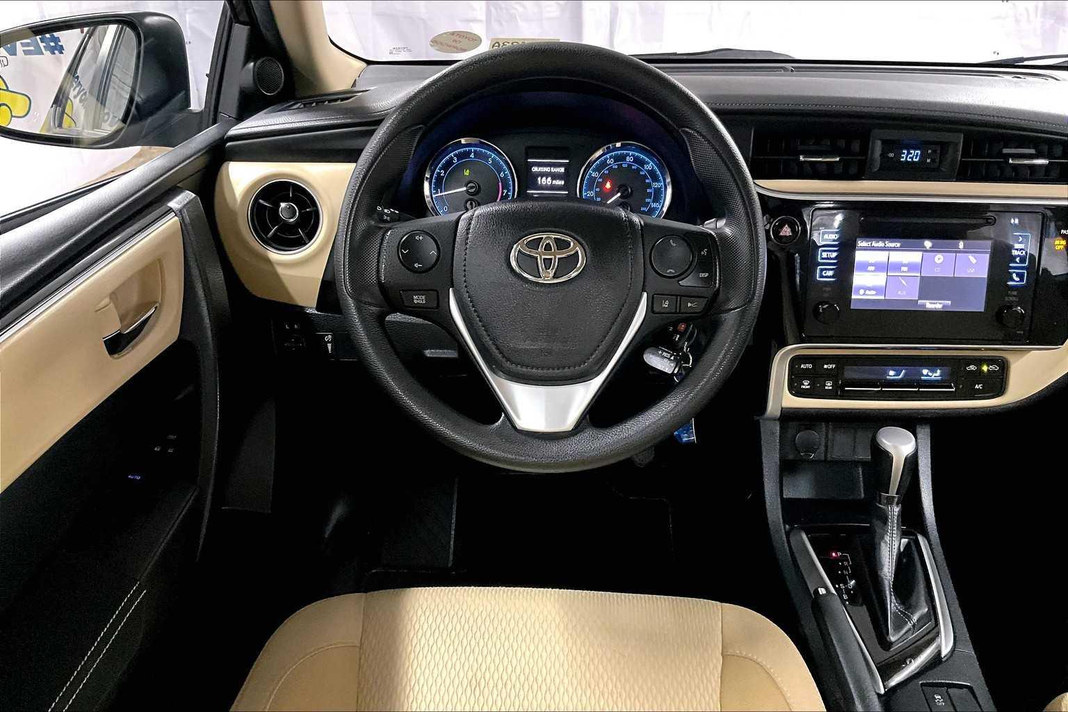 2017 Toyota Corolla LE - Photo 17