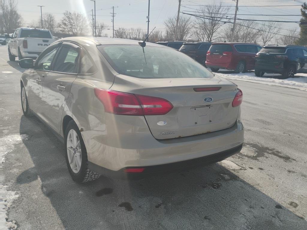 2015 Ford Focus SE - Photo 2