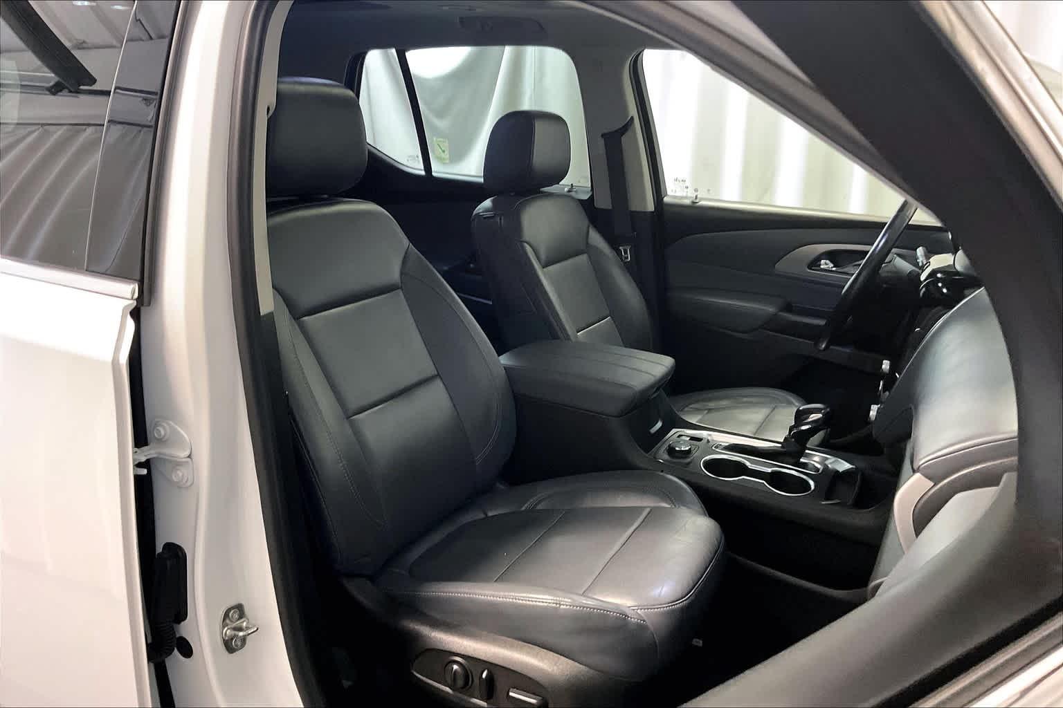 2021 Chevrolet Traverse LT Leather - Photo 11