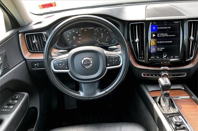 2021 Volvo XC60 T5 Momentum - Photo 5