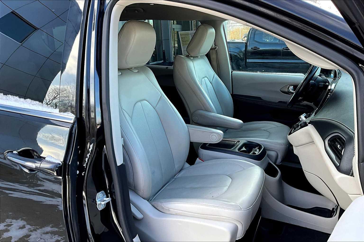 2021 Chrysler Pacifica Touring L - Photo 11