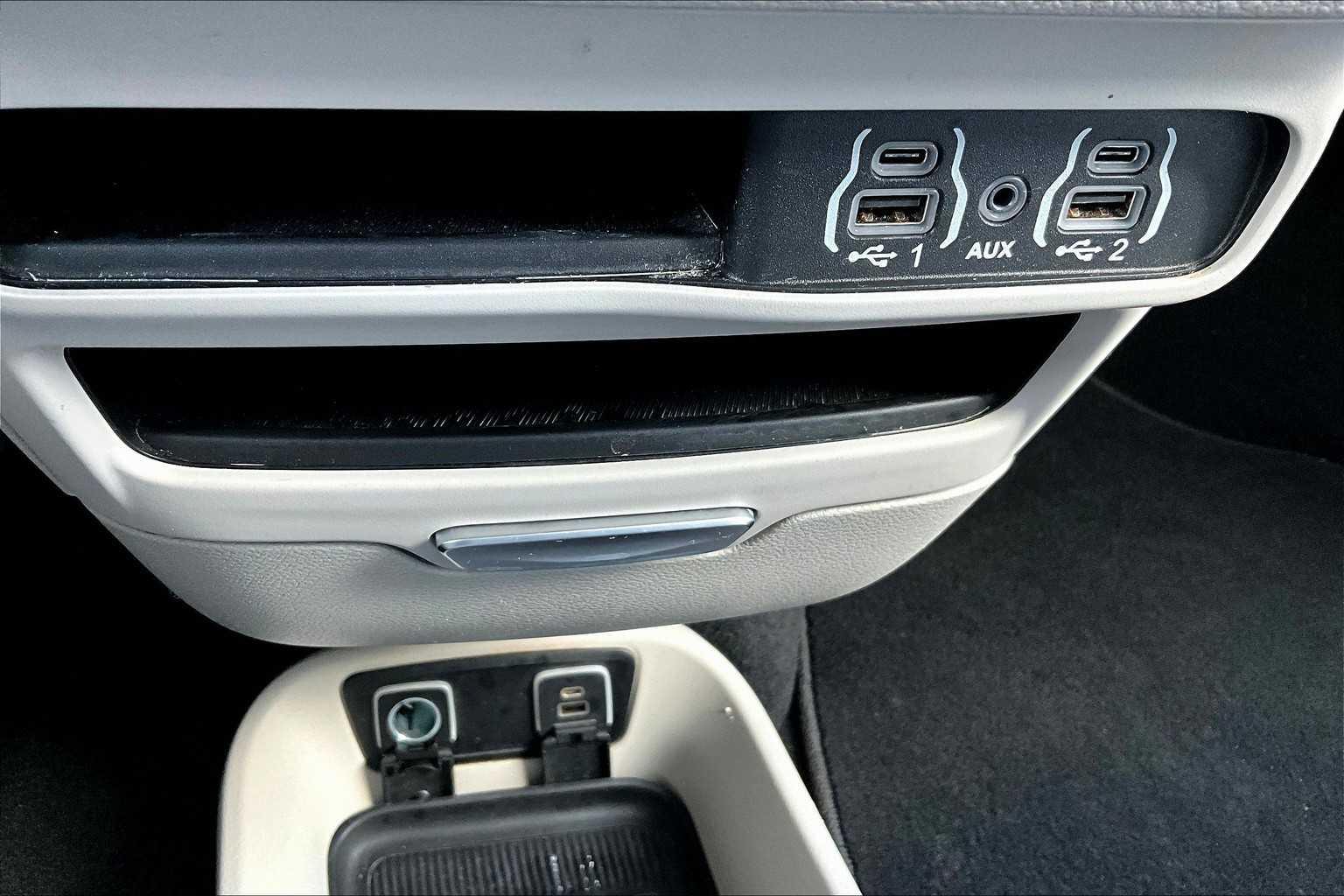 2021 Chrysler Pacifica Touring L - Photo 28